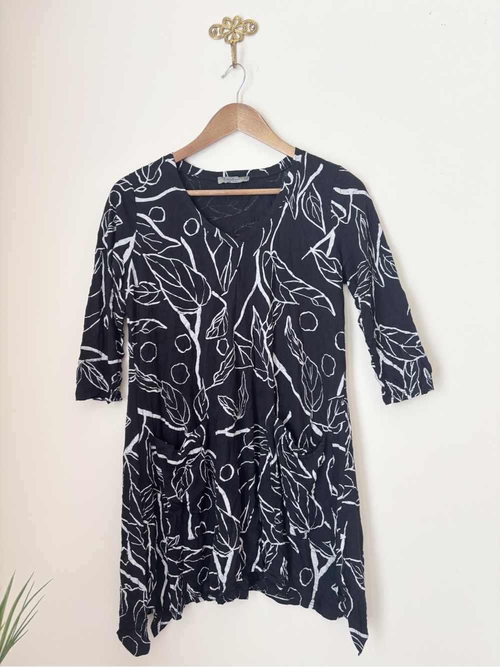 Chalet Black & White Leaf Print Tunic Top XS